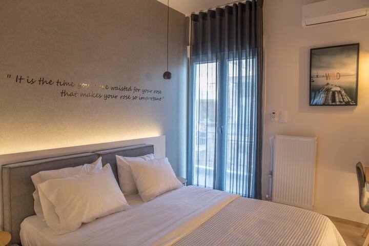 Elegant Athens Penthouse, for Groups & Families gallery image 3