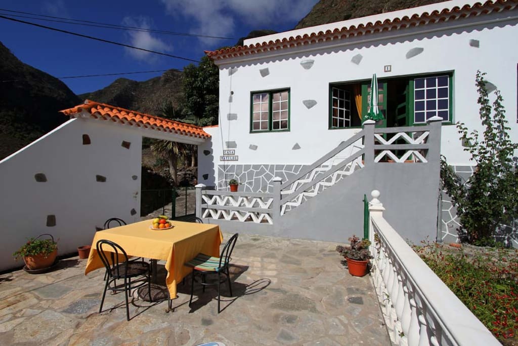die Terrasse und der Eingangsbereich zur Casa Matilde 1