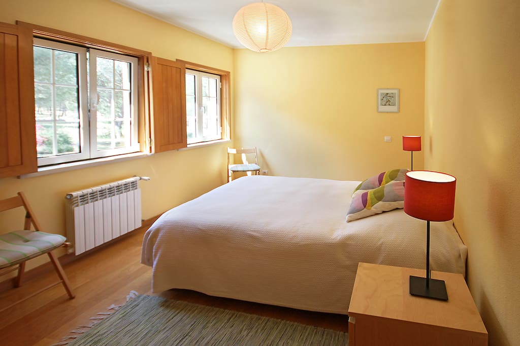 Quarto1 com cama de casal poderá ser incluído um berço