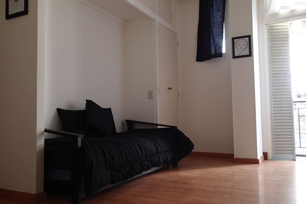 Diván y camas
Couch and Bed for 2 people.
Couch et lit pour 2 personnes.