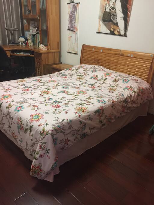 The room is quiet south. 大床房,空调,戴森空气净化器,WIFI,阳台