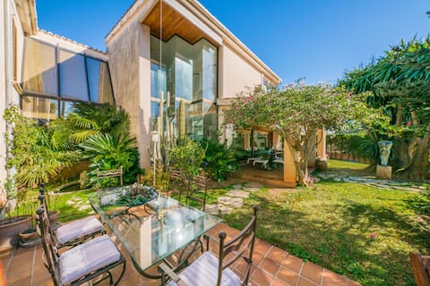 Villa Tramontana: Stylish house with pool & garden