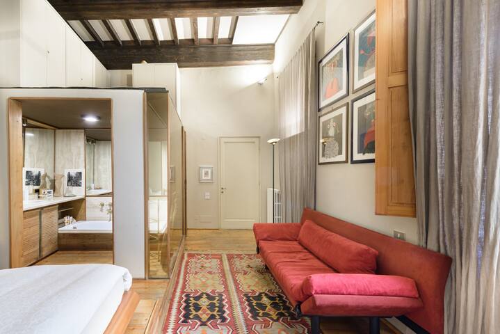 Appartamento in Centro dal Sapore Rinascimentale gallery image 3