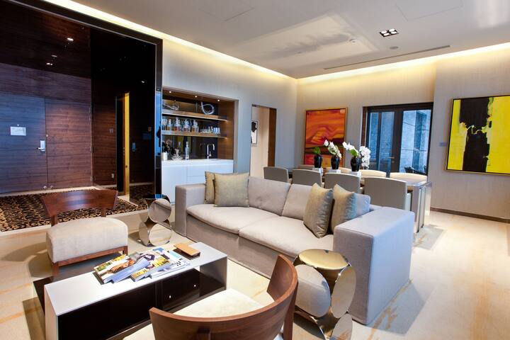 2-bedroom luxury penthouse + 2 Jacuzzi’s + BBQ gallery image 3