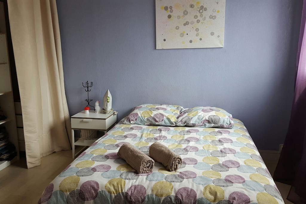 Chambre avec un espace pour ranger vos vêtements