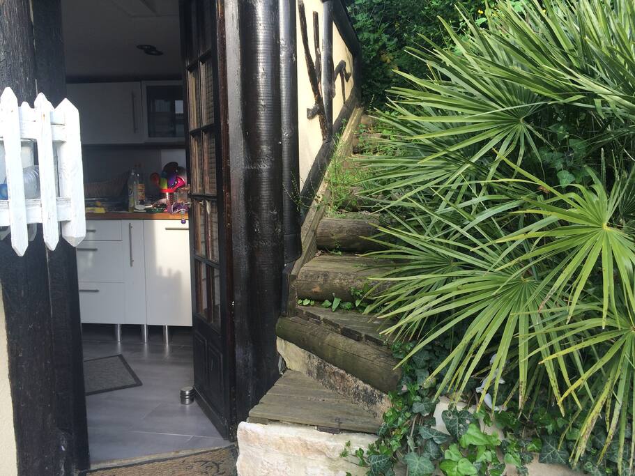 Entrée sur la cuisine - escalier pour monter sur le toit terrasse