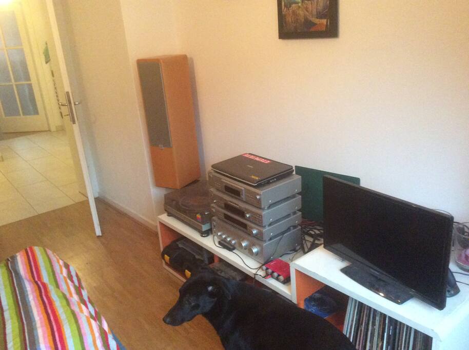 Schlafzimmer/Anlage/Computer/TV