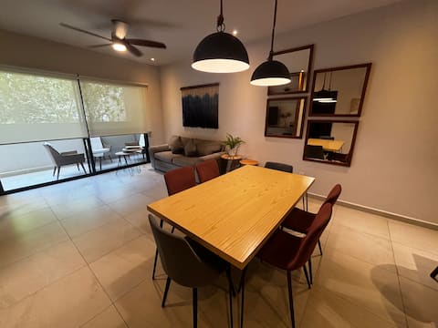 Brand New Apartment 10 min from the beach!