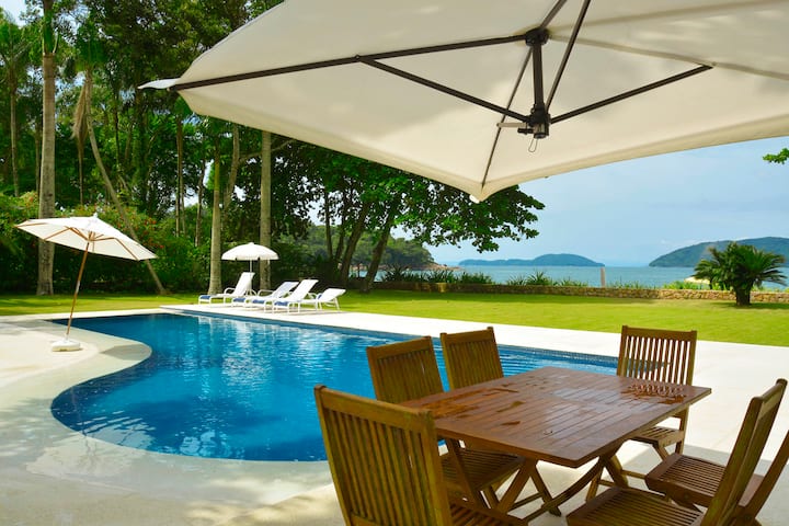 Stunning beachfront house - Ubatuba