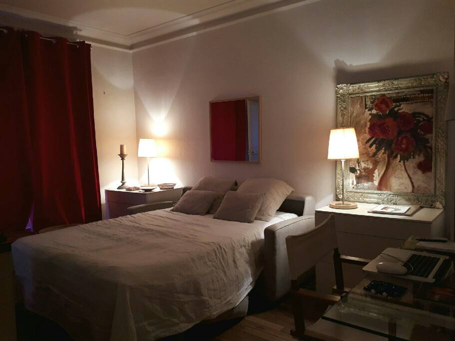 Nuit : La chambre : canapè ouvert