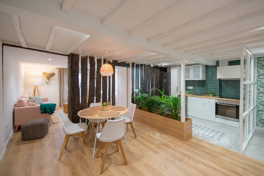 - Disfruta de luz natural, color y confort en todo el apartamento -