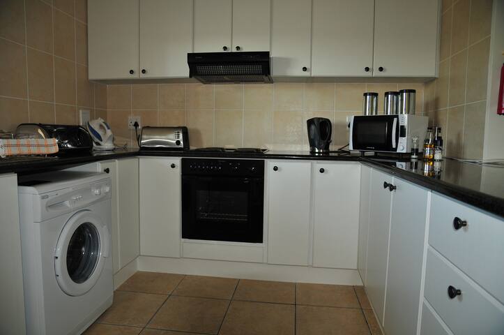 Blouberg Cape Town – Modern 2 bed, 2 bath, garage gallery image 5