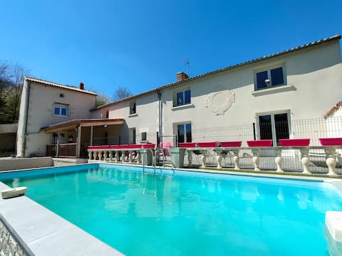 Large quiet cottage 12 minutes from the futuroscope