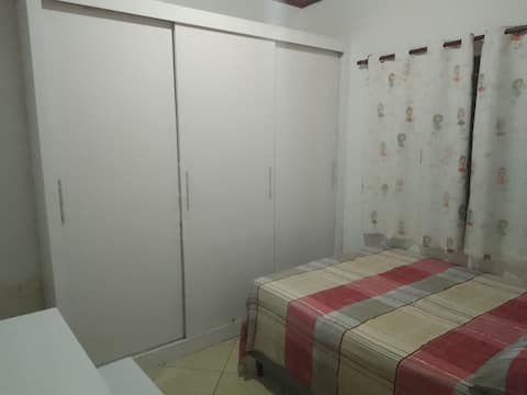 House with garage in downtown São Thomé