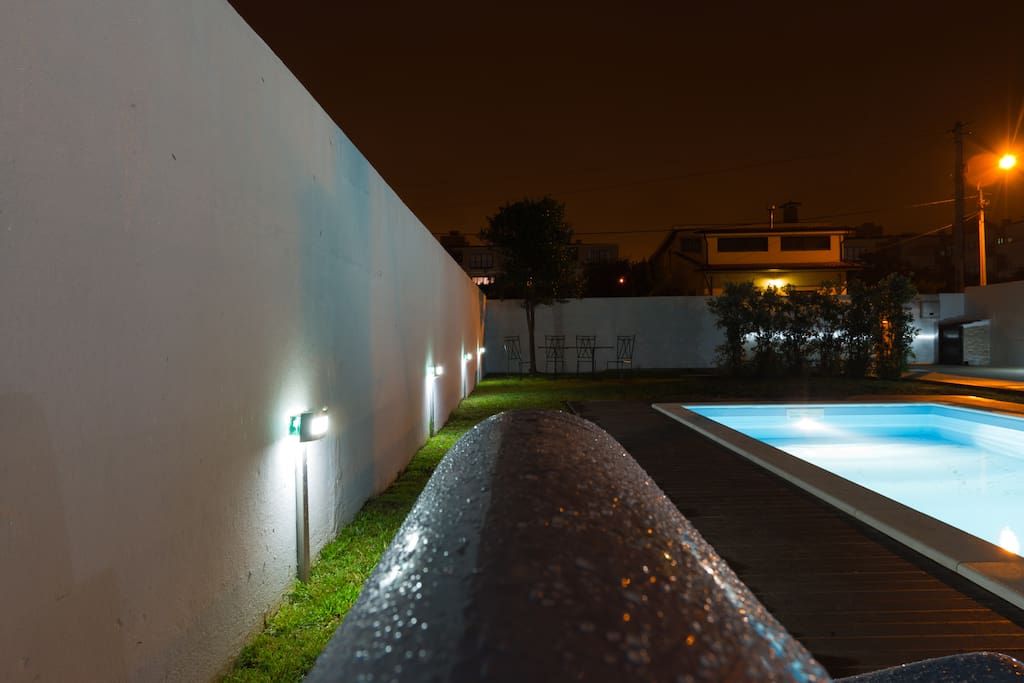 Exterior - Piscina e jardim
