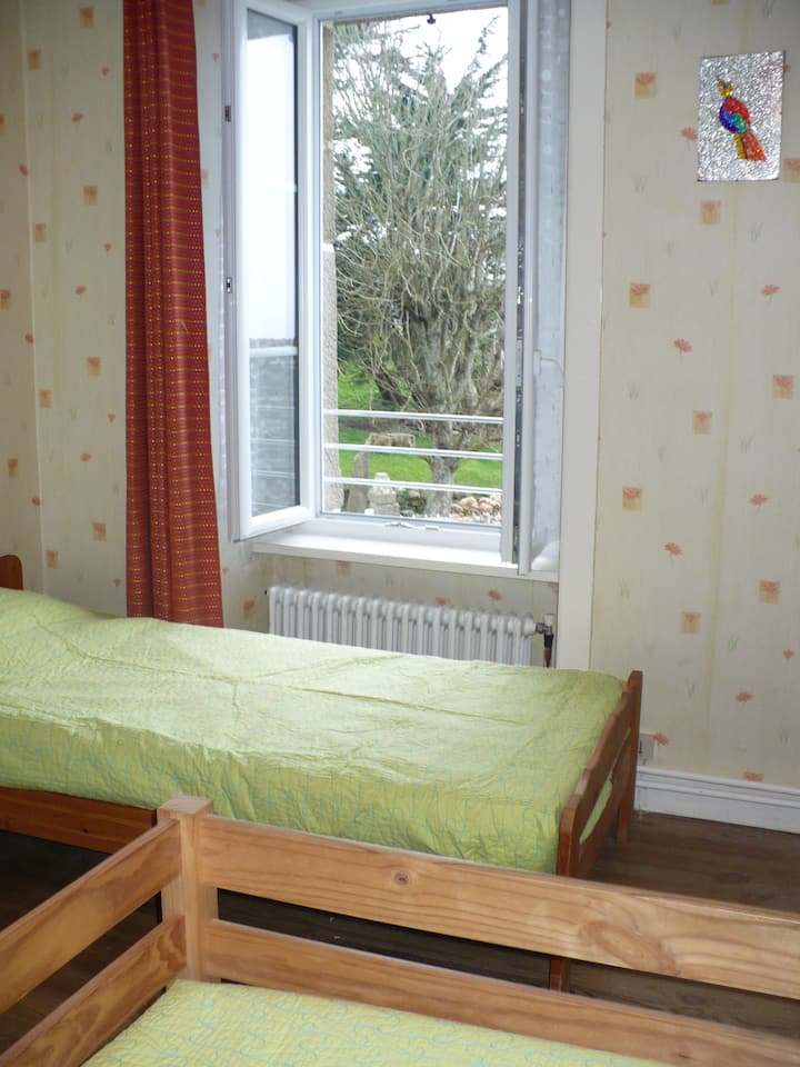 ห้องนอนห้องแรก