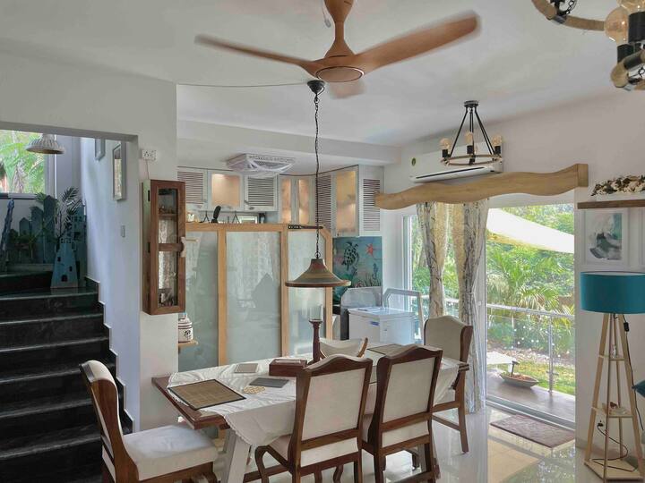 Dining area image 2
