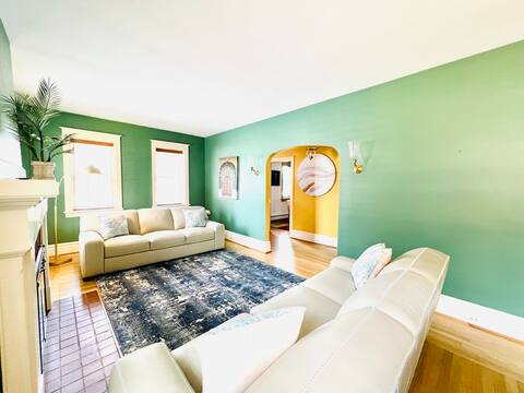Historical home w/ Hot tub Downtown Hummelstown