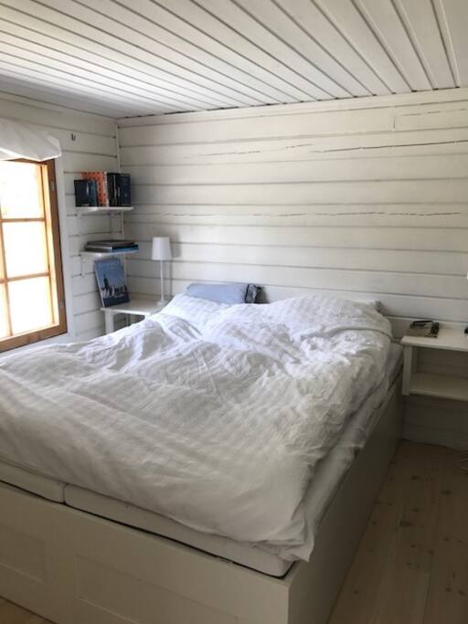 Sovrum1 med dubbelsäng