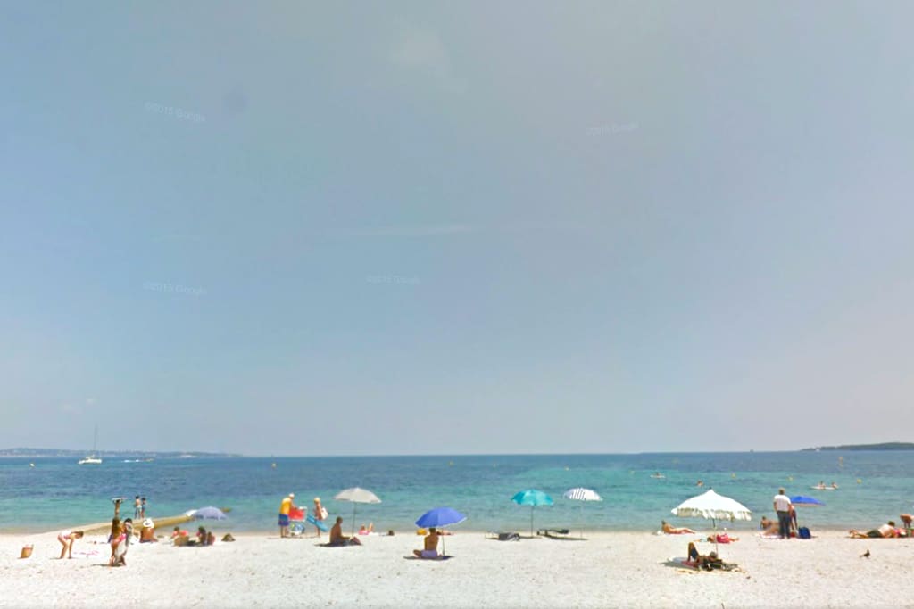 Beautiful 'Plage Gazagnaire' in front of apartment