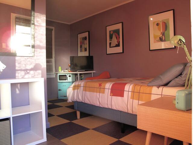 1950's Florida Motel #8 FULL Bed, Free Bikes"NEW"!