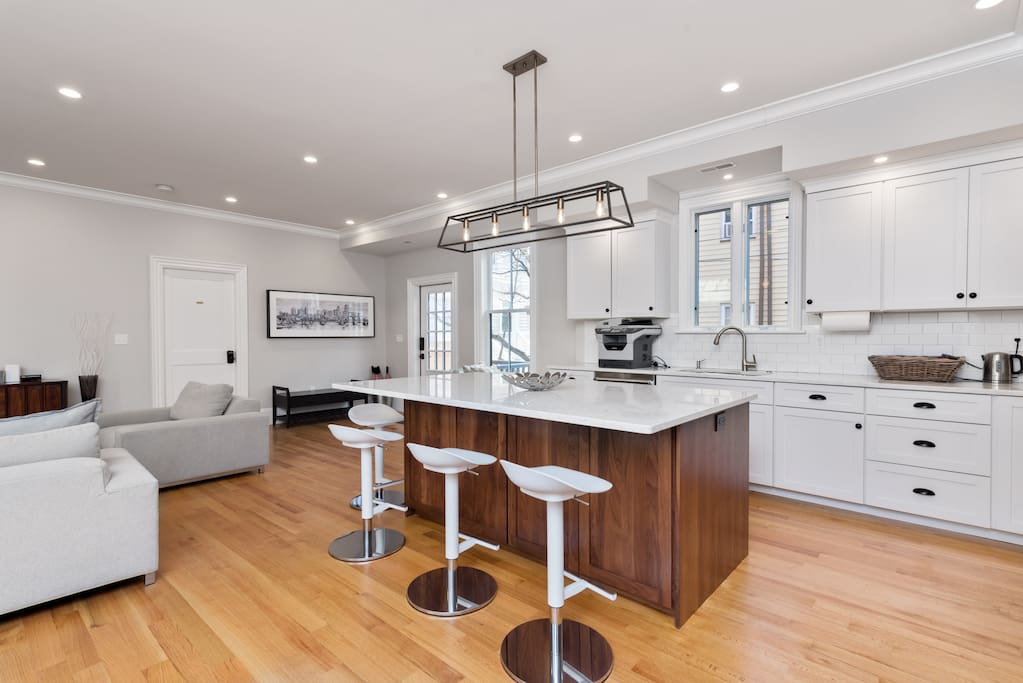 Full kitchen