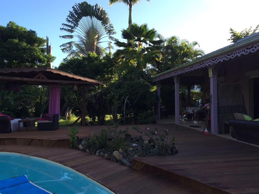 deck joignent piscine a la terrasse