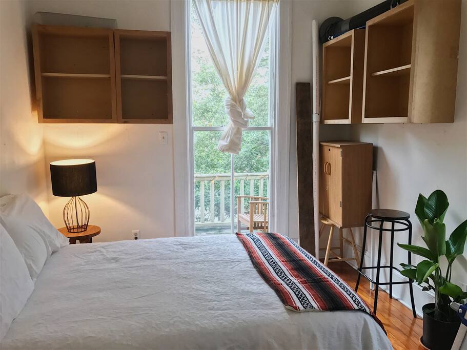 Bedroom w/ balcony access