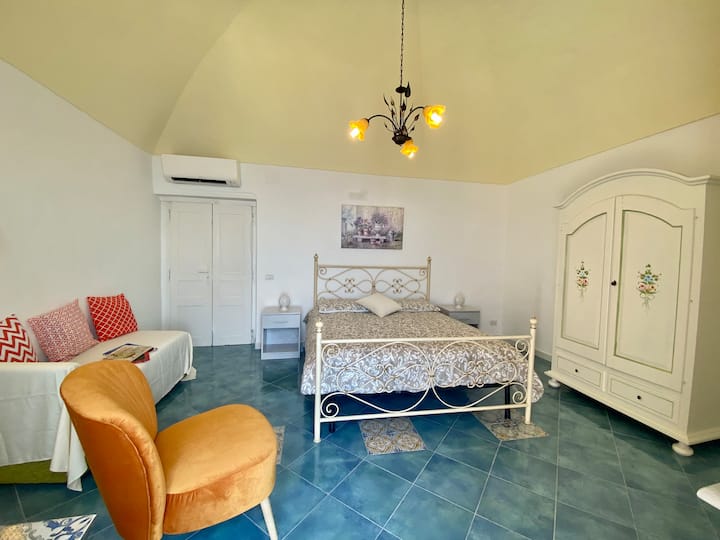 1 спална соба со брачен кревет (широк 150-179 см) , гардероба