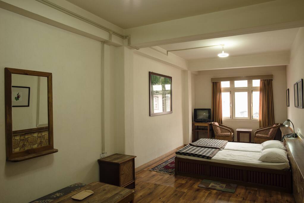 Bed, sitting area, dresser