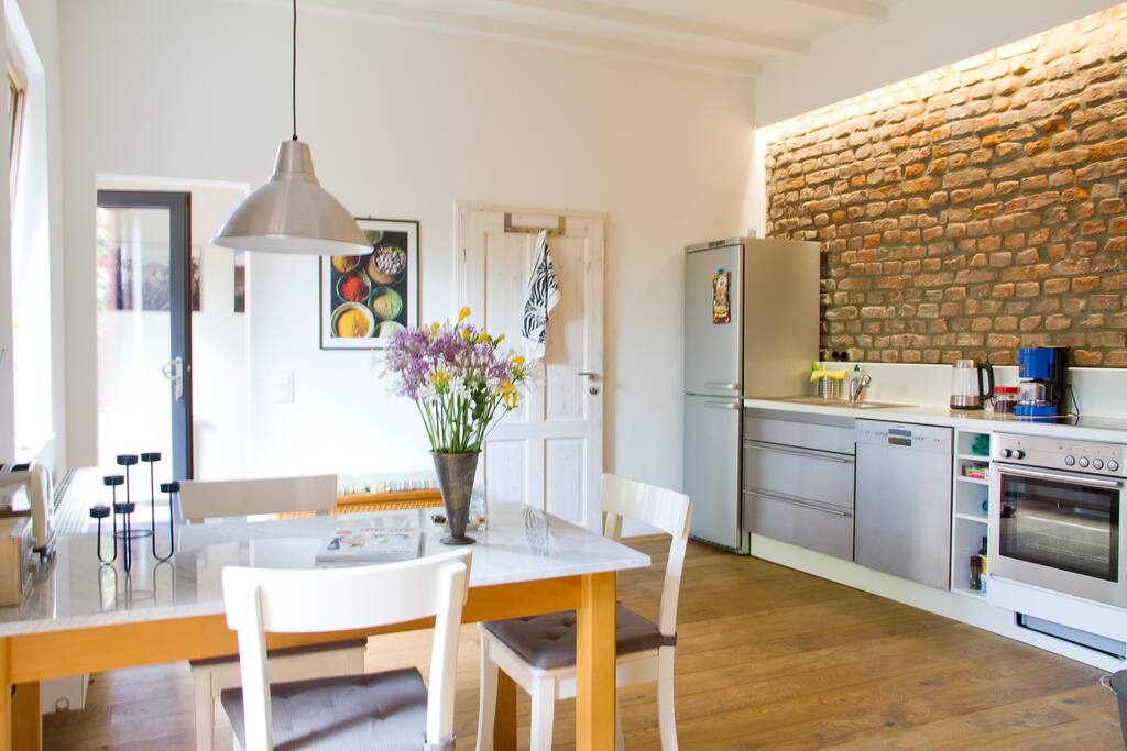 Der Koch- und Essbereich in der unteren Etage / Cooking and Eating downstairs