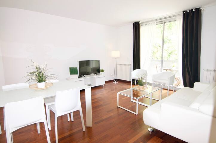 The Soho Apartment by Glasir Homes gallery image 2