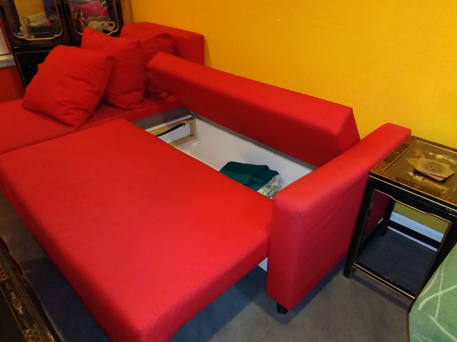 And here's how it works: lift slightly and pull bottom forward and fold down the back rest...
