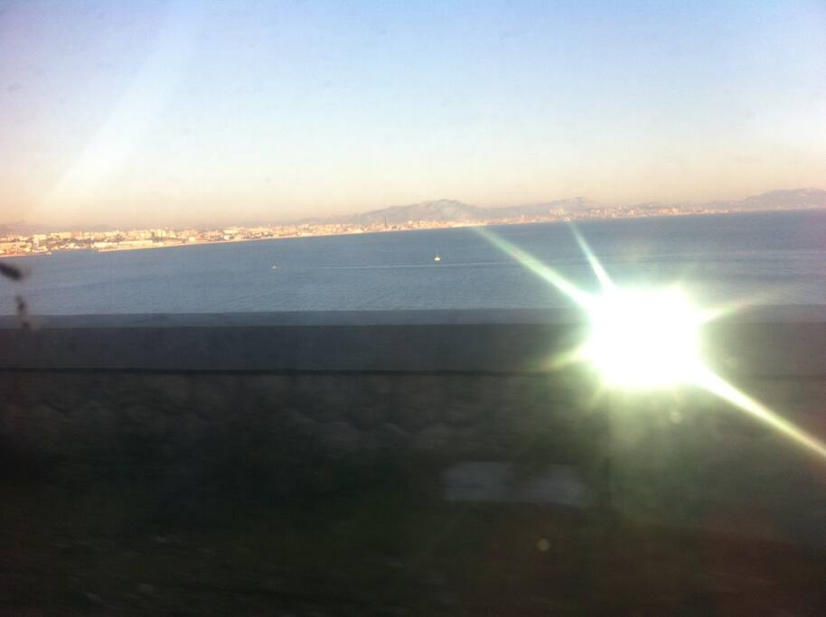 vu sur Marseille à 20 minutes en voiture ou en train grace au train de la Cote Bleue