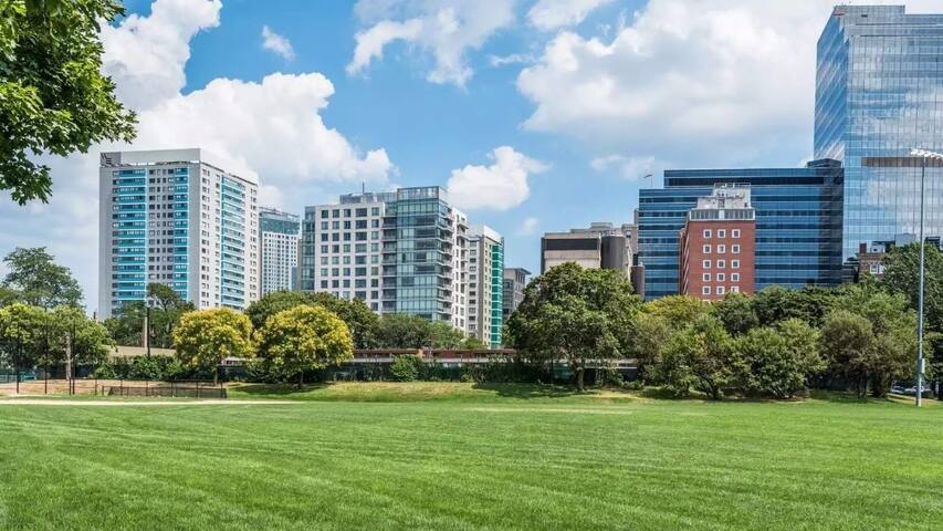 Lrge 2 Bed/Bath by MGH | Modern Bldg | Safe Area gallery image 2