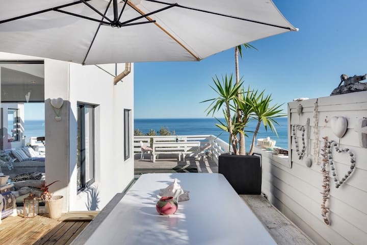 Shangri La in Misty Cliffs