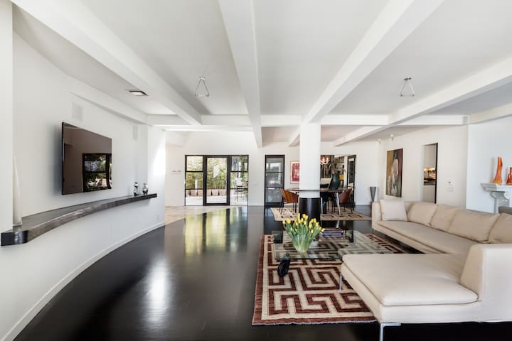 L.A. Villa gallery image 2