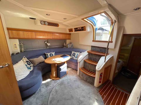 Popular Airbnb listing: Oyster Fun’d the Ultimate Relaxation on Thames in Wraysbury