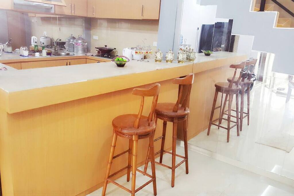 Kitchen and bar.