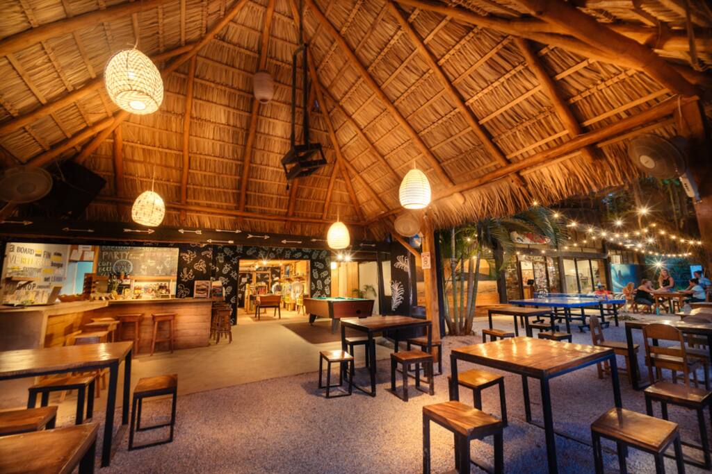 Bar & Restaurant - La Oveja Negra Tamarindo