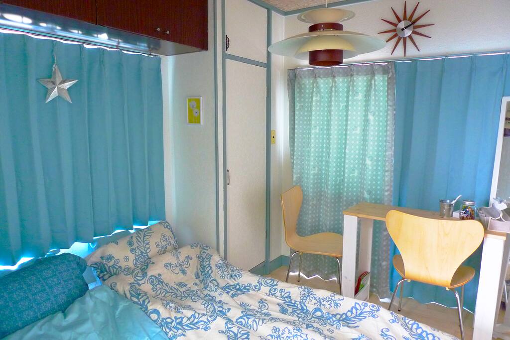 Two quilts for the double bed in the bedroom. So you can enjoy staying with your friend.