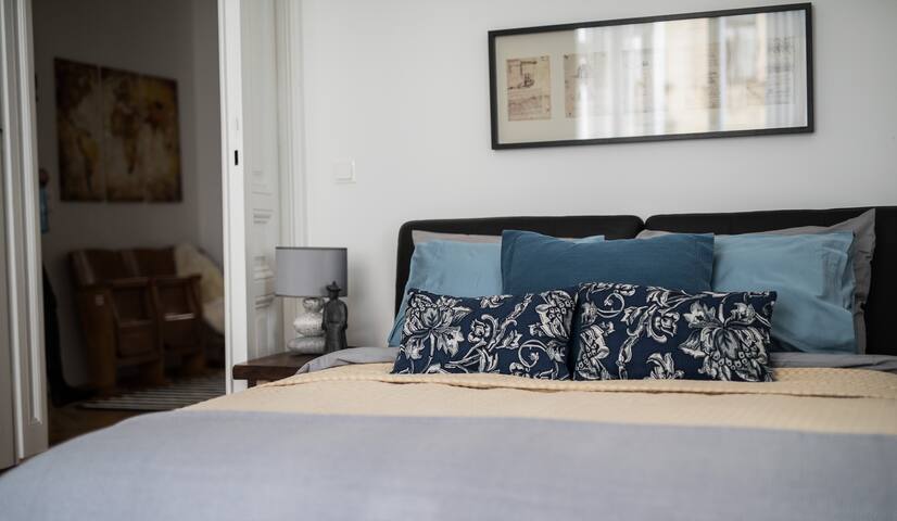 Central, stylish city apartement – safe area gallery image 5