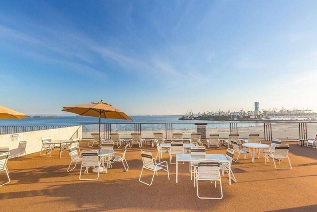 Deck hours 8:00am-11:00pm