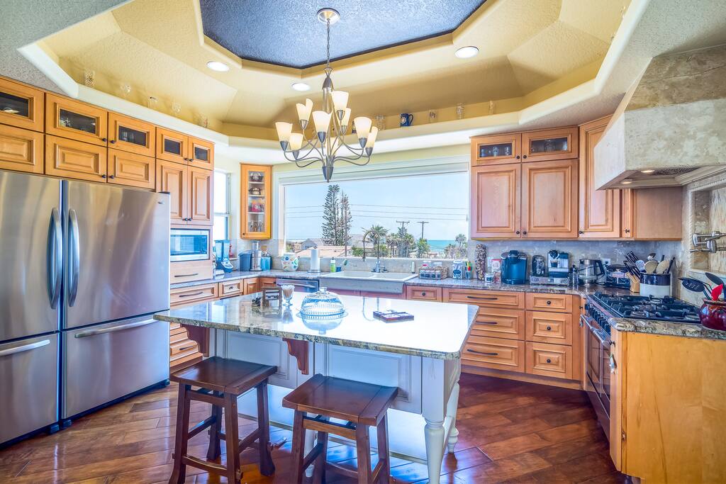 Fully stocked Chef's kitchen