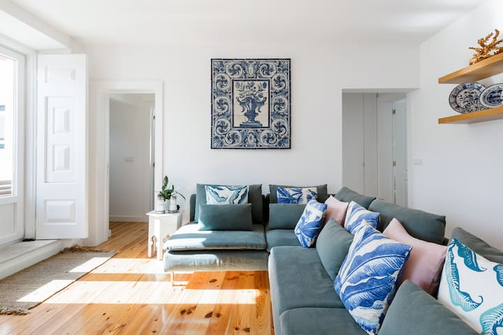 Alfama Terrace Best River & City View. Spacious and Charming. Ground Floor