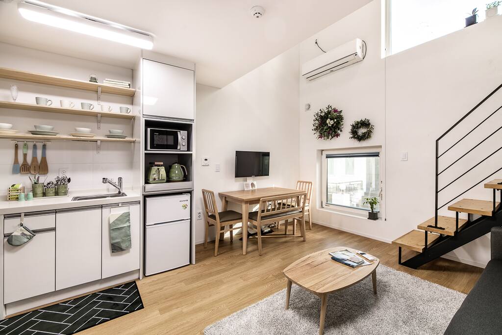 Kitchen & Dining table