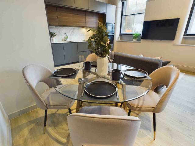 Stylish 2bedroom city centre gallery image 3