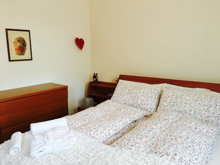 La cama matrimonial, desde una vista diferente