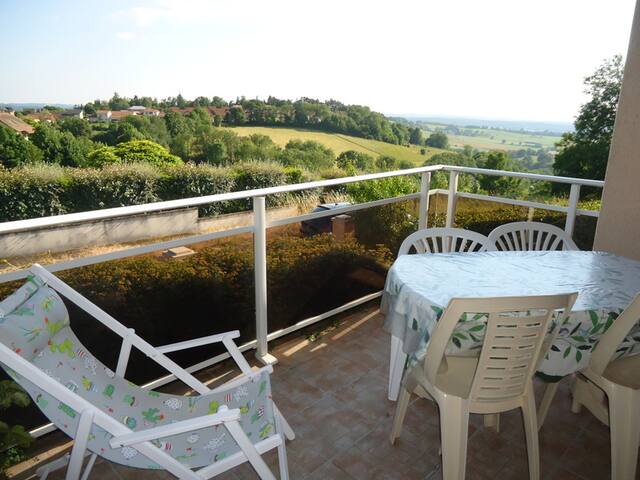 Aurillac: house with views, 2 beds, breakfast