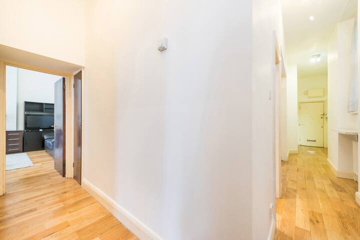 Baker Street Regents Park 2 Bedroom Apart 210 gallery image 4